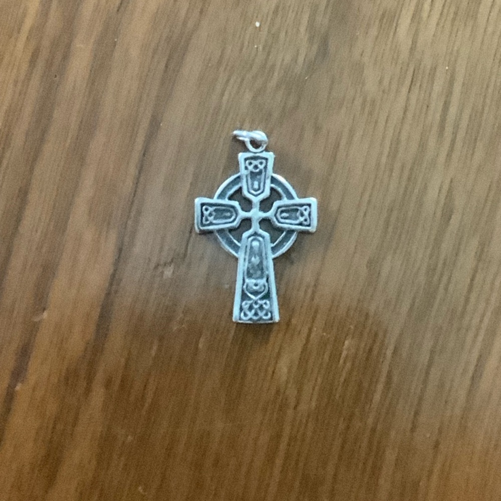 Small sterling silver 925 Celtic pendant, approximately 1 inch detailed